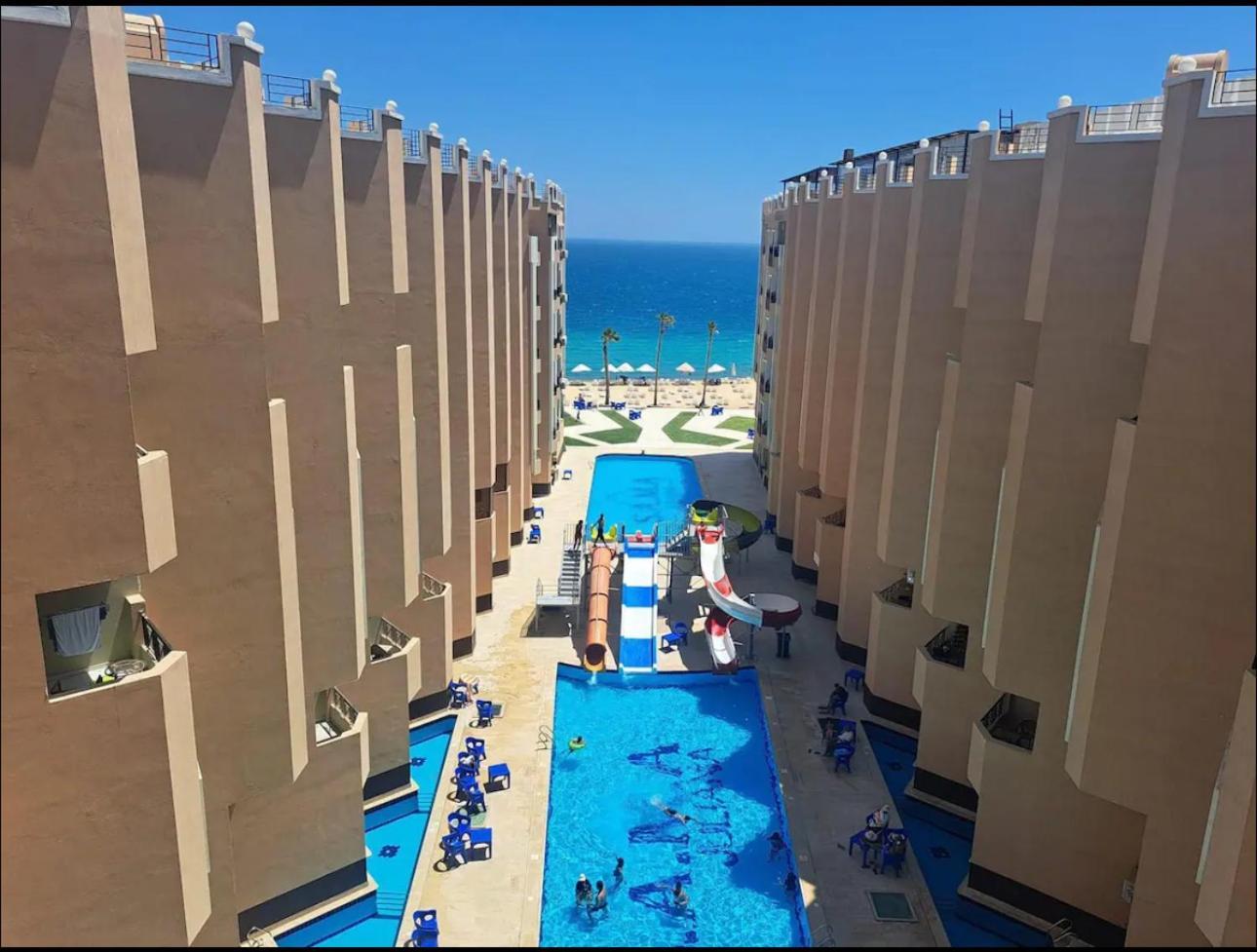 Beachfront Sea & Pool View - Juliana