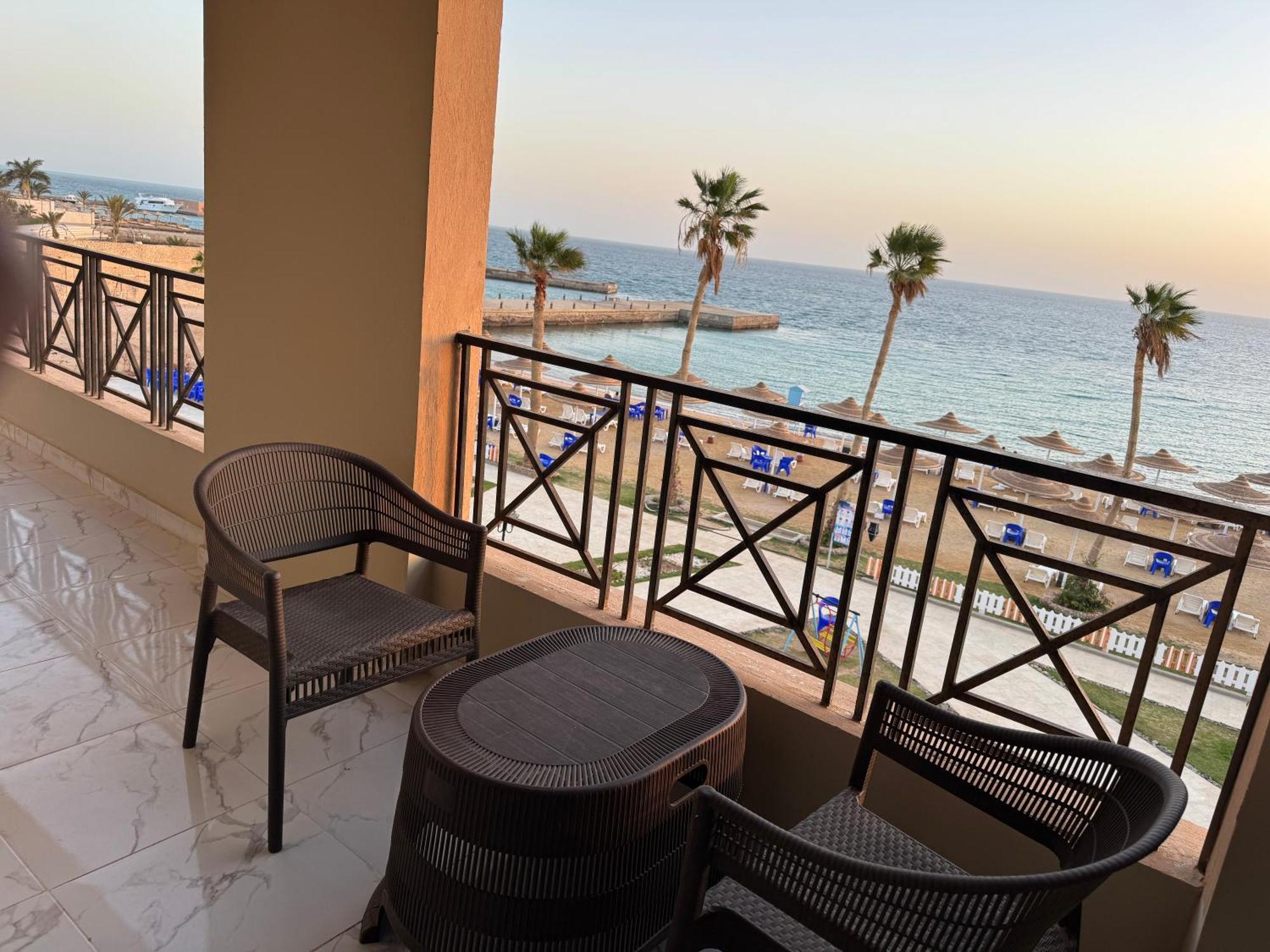 Beachfront Sea & Pool View - Juliana Resort