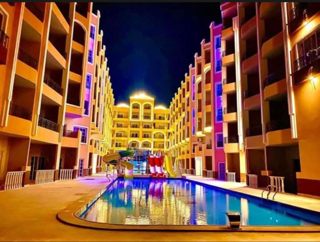 Resort Beachfront Sea & Pool View - Juliana