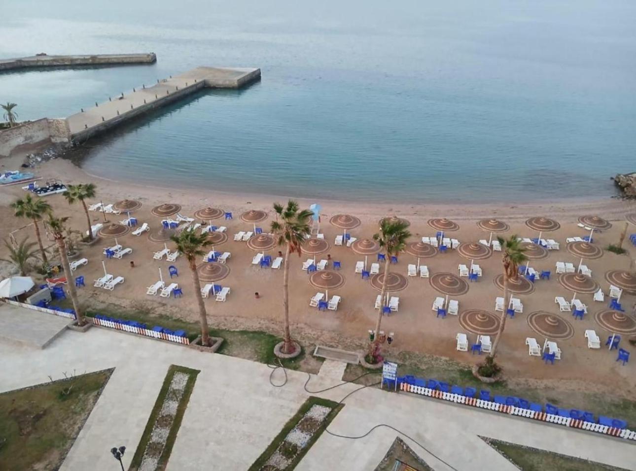 Beachfront Sea & Pool View - Juliana *