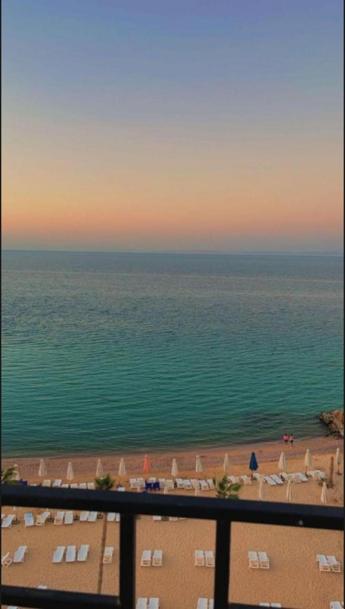 Resort Beachfront Sea & Pool View - Juliana