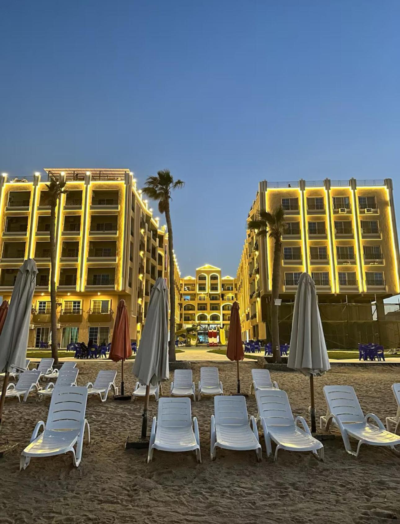 Resort Beachfront Sea & Pool View - Juliana *