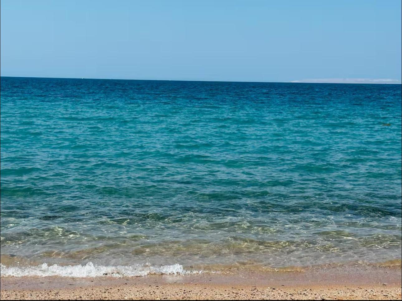 Beachfront Sea & Pool View - Juliana