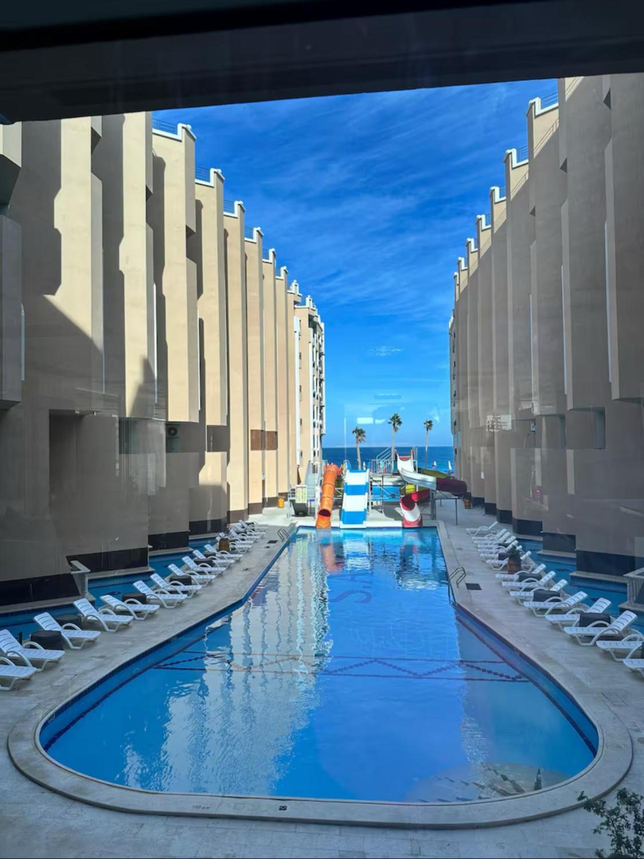 Resort Beachfront Sea & Pool View - Juliana *