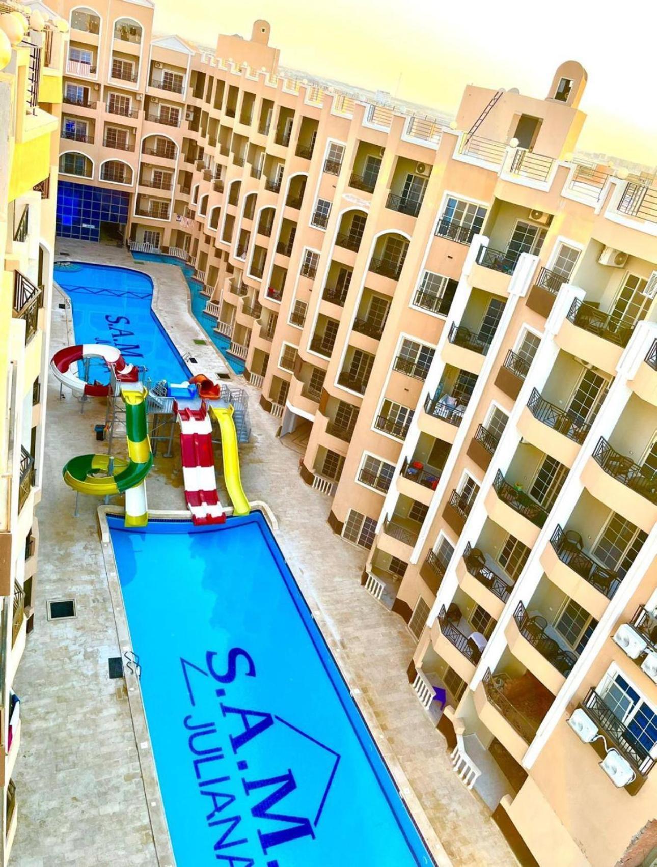 Resort Beachfront Sea & Pool View - Juliana